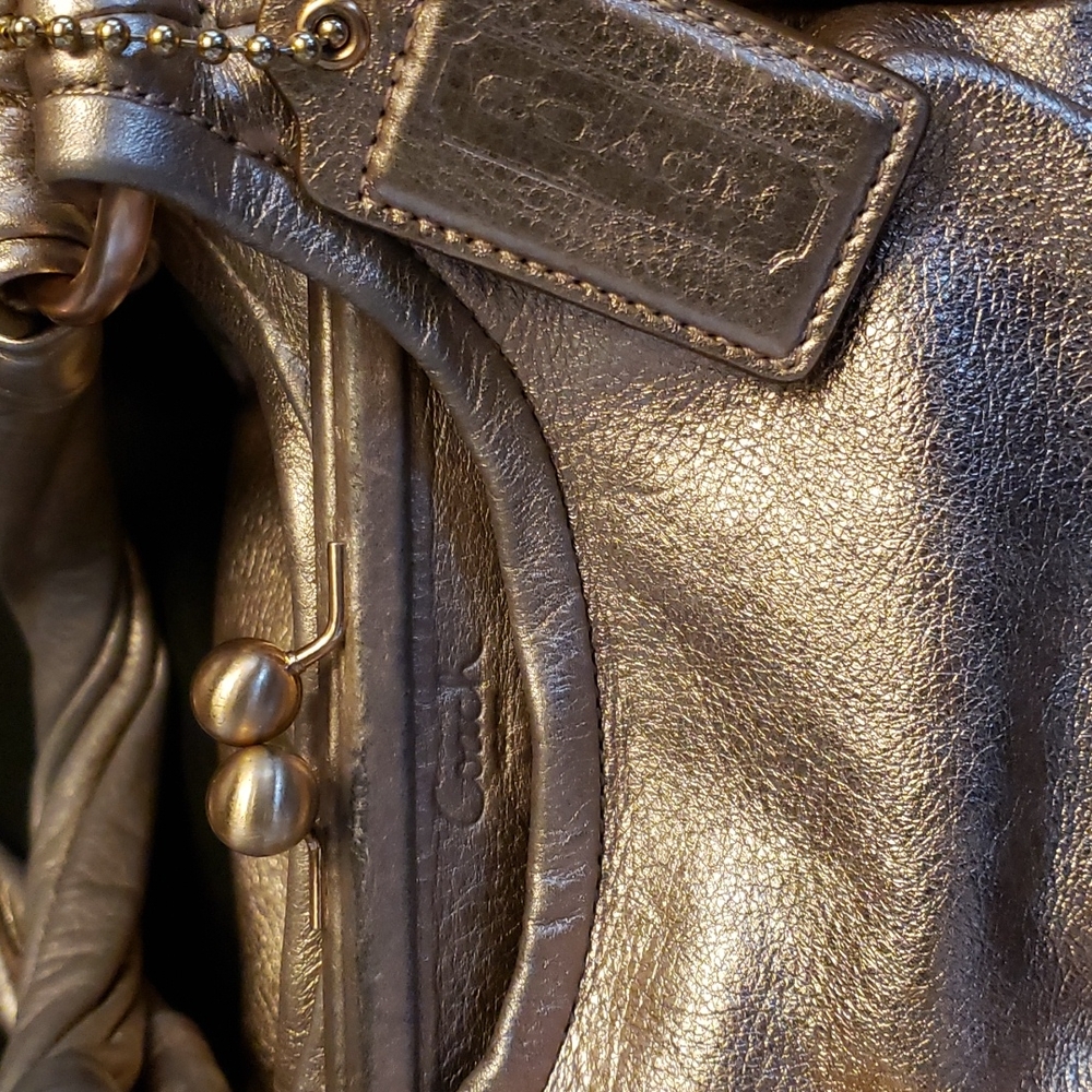 Rare coach rose gold handbag - Picture 2 of 10